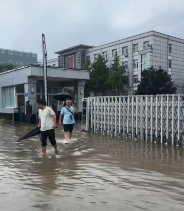 西藏炒股配资 中图网再因涿州突降暴雨延迟发货！回应称已停雨，库房平安
